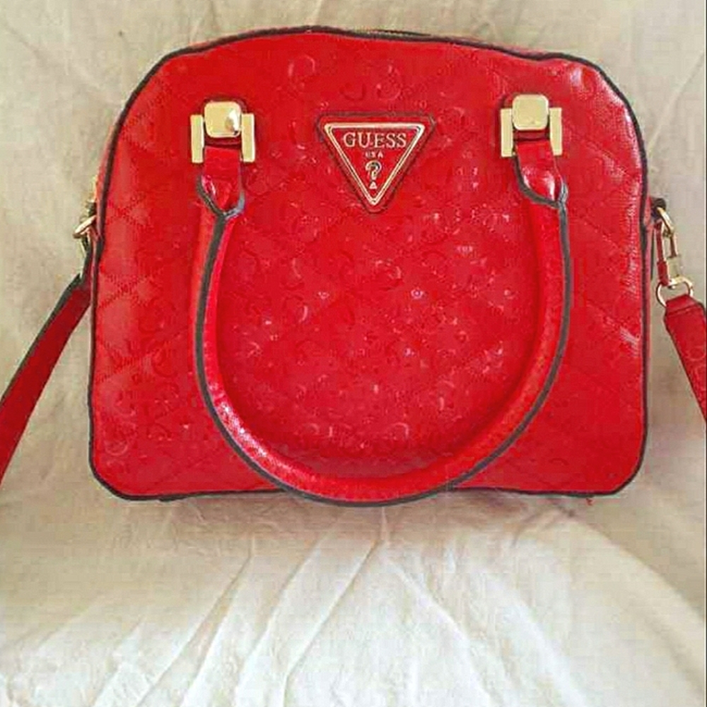 🍒 BRAND NEW GUESS RED PATENT LEATHER CROSS BODY BAG/ PURSE ! 🍒 - Picture 1 of 2